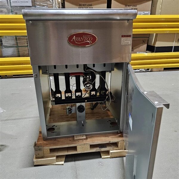 Scratch and Dent Avantco F5-ES-N 65-70 lb. Natural Gas Stainless Steel Floor Fryer - 100,000 BTU