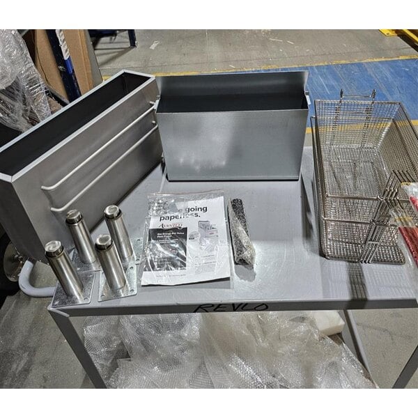 Scratch and Dent Avantco F5-ES-N 65-70 lb. Natural Gas Stainless Steel Floor Fryer - 100,000 BTU