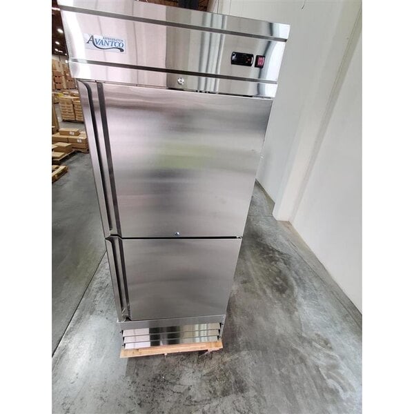 Scratch and Dent Avantco SS-1F-2-HC 29" Stainless Steel Solid Half Door Reach-In Freezer