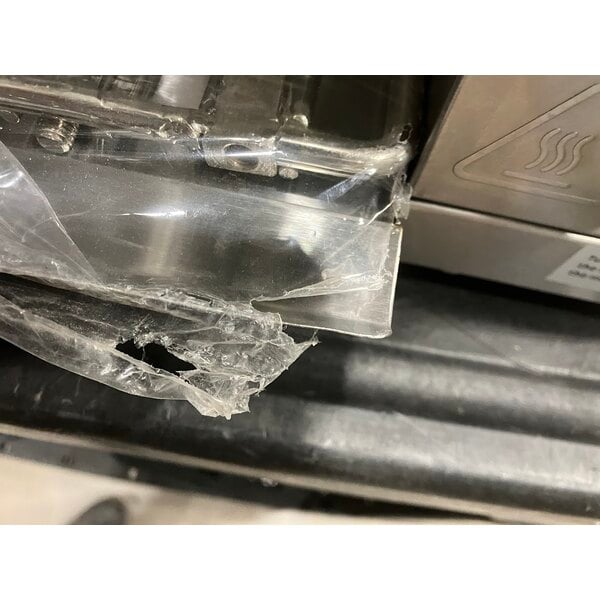 Scratch and Dent Avantco CHSME32M 32" Electric Countertop Cheese Melter - 208/240V, 2290/3050W