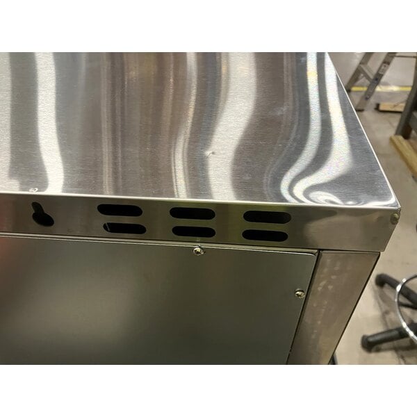 Scratch and Dent Avantco CHSME32M 32" Electric Countertop Cheese Melter - 208/240V, 2290/3050W