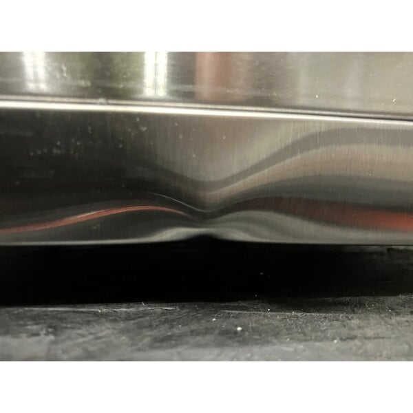 Scratch and Dent Avantco CHSME32M 32" Electric Countertop Cheese Melter - 208/240V, 2290/3050W