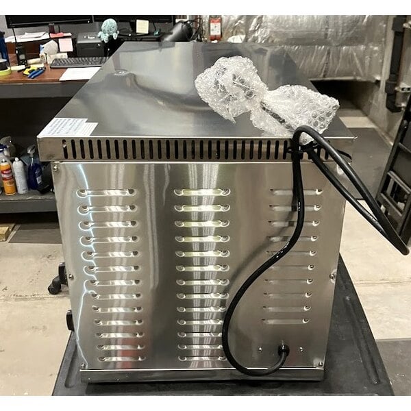 Scratch and Dent Avantco CHSME32M 32" Electric Countertop Cheese Melter - 208/240V, 2290/3050W