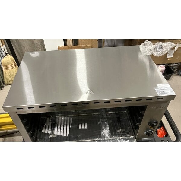 Scratch and Dent Avantco CHSME32M 32" Electric Countertop Cheese Melter - 208/240V, 2290/3050W