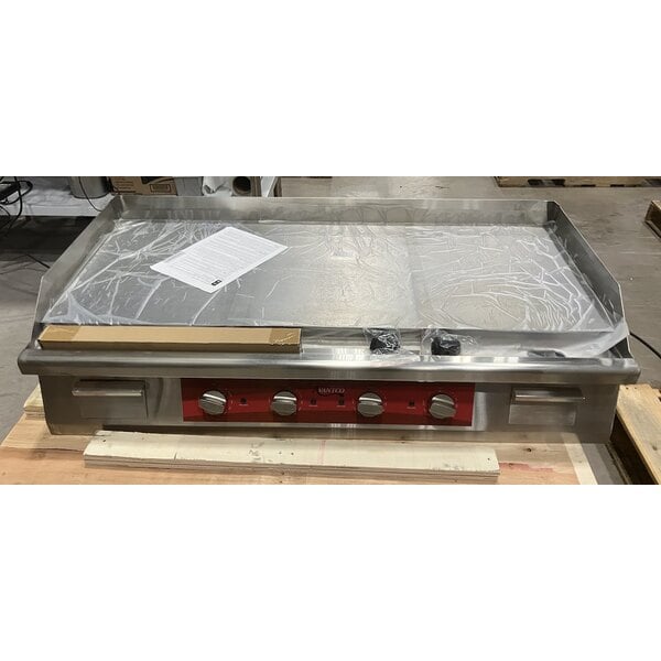 Scratch and Dent Avantco EG48N 48" Electric Countertop Griddle - 208/240V, 10482W-14000W