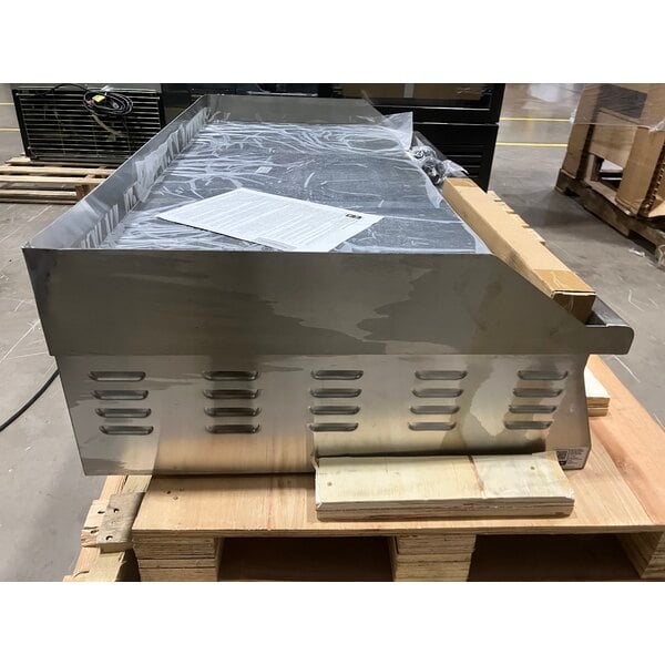 Scratch and Dent Avantco EG48N 48" Electric Countertop Griddle - 208/240V, 10482W-14000W