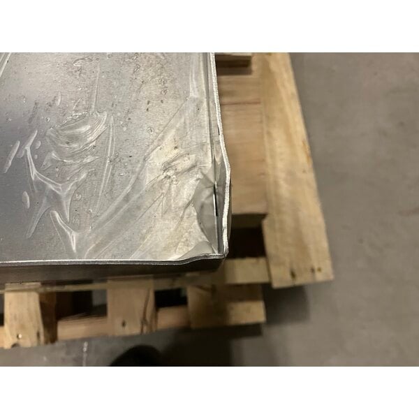 Scratch and Dent Avantco EG48N 48" Electric Countertop Griddle - 208/240V, 10482W-14000W