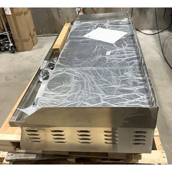 Scratch and Dent Avantco EG48N 48" Electric Countertop Griddle - 208/240V, 10482W-14000W