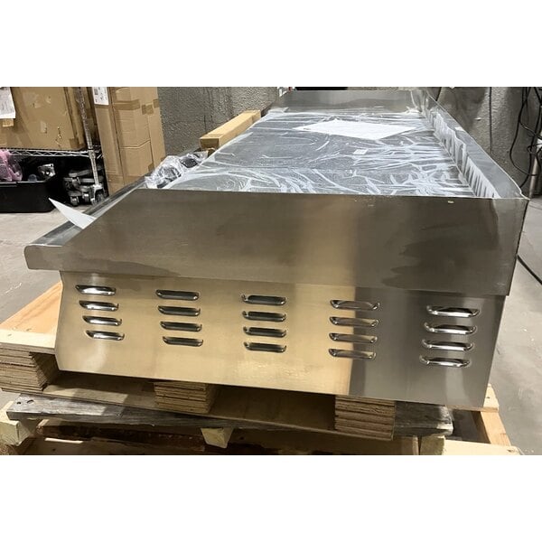 Scratch and Dent Avantco EG48N 48" Electric Countertop Griddle - 208/240V, 10482W-14000W