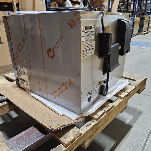 Scratch and Dent Cadco Arianna XAF-133 4-Shelf Half Size Heavy-Duty Manual Countertop Convection Oven - 208-240V