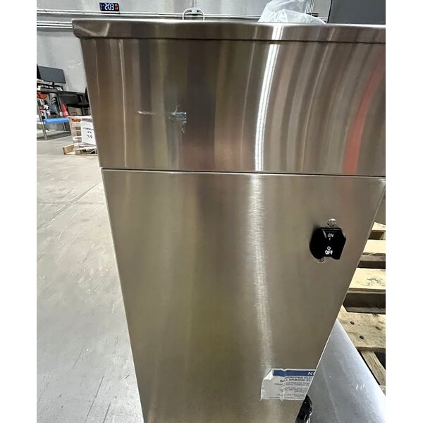 Scratch and Dent Bunn 38700.0013 Axiom APS Twin Airpot Coffee Brewer - 120/240V