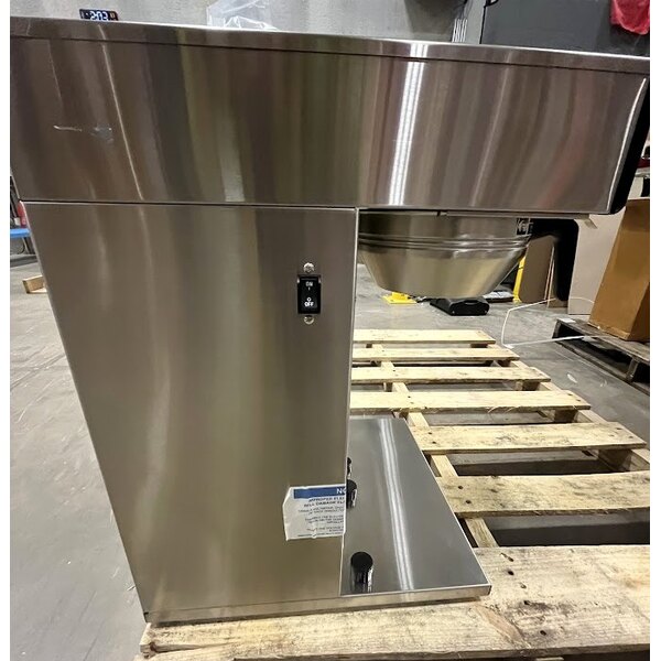 Scratch and Dent Bunn 38700.0013 Axiom APS Twin Airpot Coffee Brewer - 120/240V