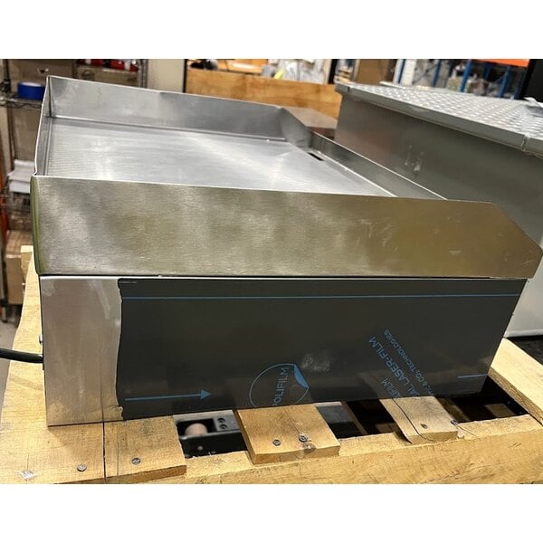 Scratch and Dent Vollrath 40716 Cayenne 24" Thermostatic Electric Griddle 220V