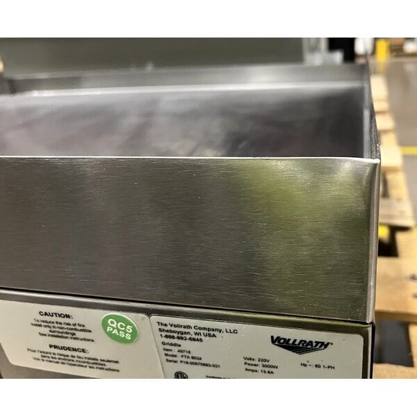 Scratch and Dent Vollrath 40716 Cayenne 24" Thermostatic Electric Griddle 220V