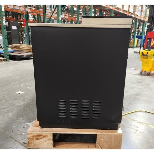 Scratch and Dent Avantco HBB-95-HC 95" Black Horizontal Bottle Cooler