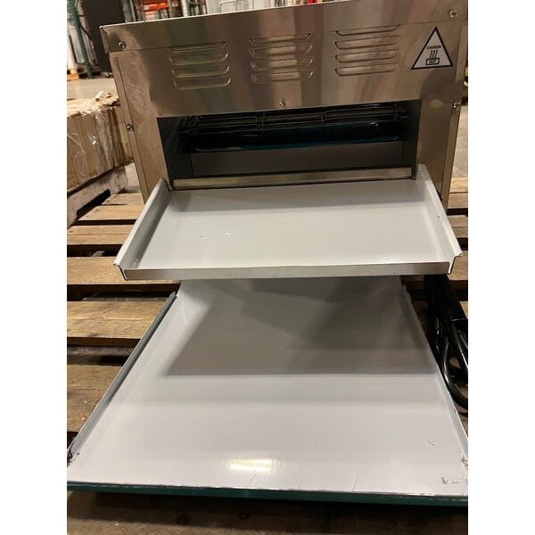 Scratch and Dent Avantco T3600B Commercial 14 1/2" Wide Conveyor Toaster with 3" Opening - 208V, 3600W, 1200 Slices per Hour