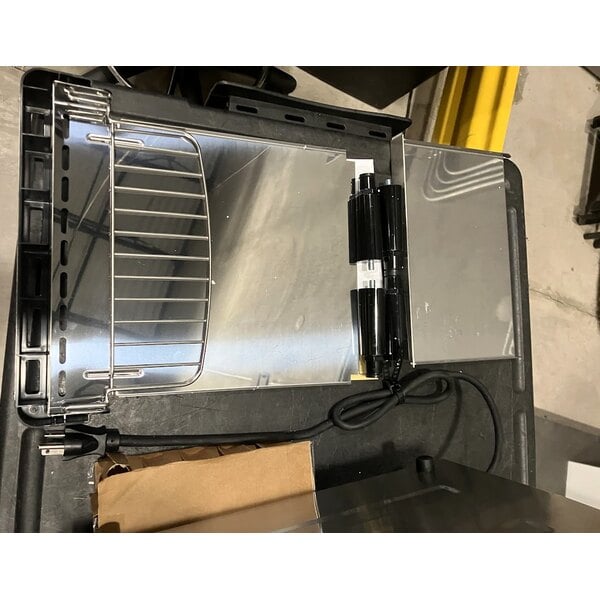 Scratch and Dent Waring CTS1000B Commercial Conveyor Toaster - 208V