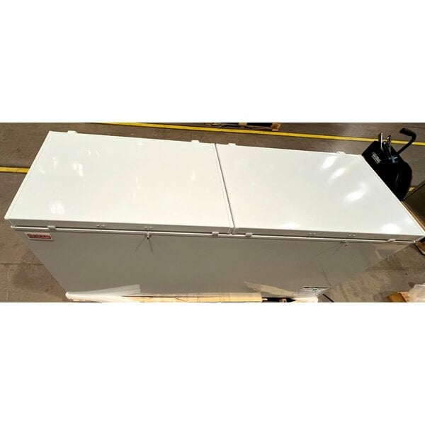 Scratch and Dent Galaxy CF25HC Commercial Chest Freezer - 23.6 cu.ft.