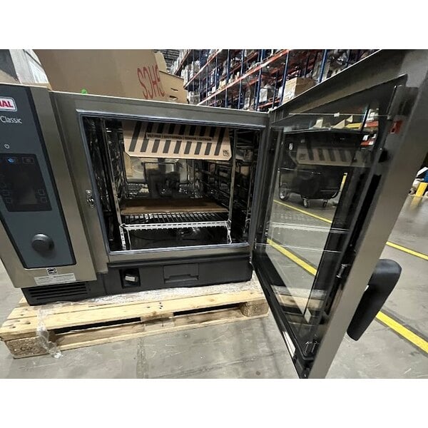 Scratch and Dent Rational iCombi Classic Single 6-Full Size Electric Combi Oven - 208/240V, 3 Phase