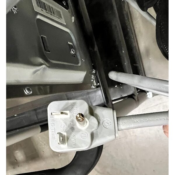 Scratch and Dent Solwave Stackable Commercial Microwave with Large 1.2 cu. ft. Interior and Push Button Controls - 2,100W, 208/240V