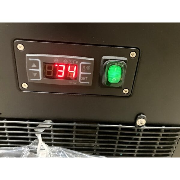 Scratch and Dent Avantco BC-60-HC 60" Curved Glass Black Refrigerated Bakery Display Case