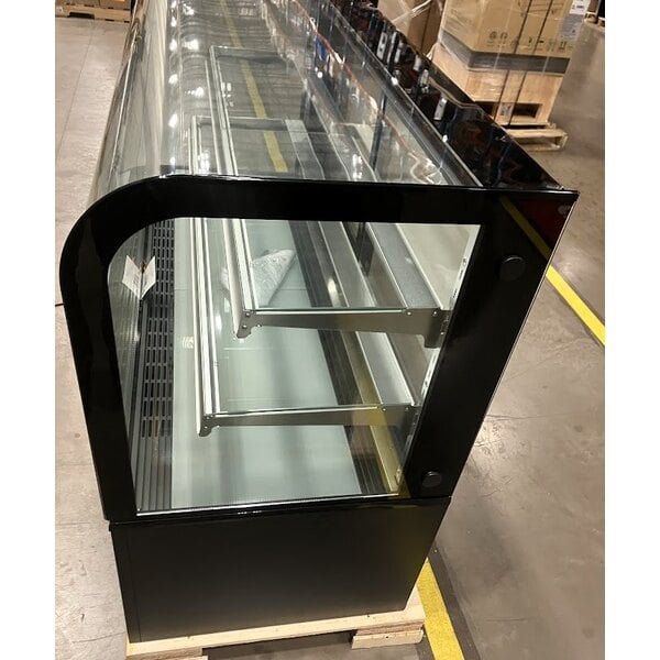 Scratch and Dent Avantco BC-60-HC 60" Curved Glass Black Refrigerated Bakery Display Case