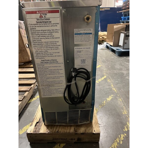 Scratch and Dent Hoshizaki AM-50BAK-AD 14 7/8" ADA Compliant Air Cooled Undercounter Top Hat Cube Ice Machine with 27 lb. Bin - 54 lb.