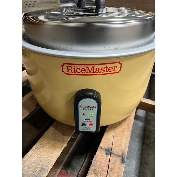 Scratch and Dent Town 57155 110 Cup (55 Cup Raw) Electronic Rice Cooker / Warmer - 230V