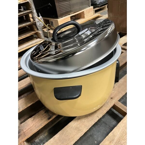 Scratch and Dent Town 57155 110 Cup (55 Cup Raw) Electronic Rice Cooker / Warmer - 230V