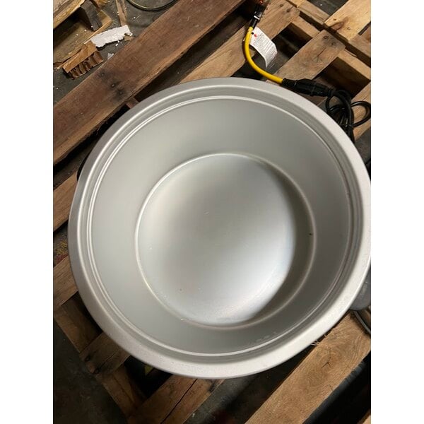 Scratch and Dent Town 57155 110 Cup (55 Cup Raw) Electronic Rice Cooker / Warmer - 230V