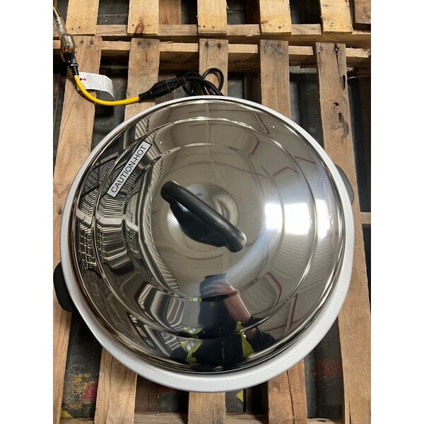 Scratch and Dent Town 57155 110 Cup (55 Cup Raw) Electronic Rice Cooker / Warmer - 230V