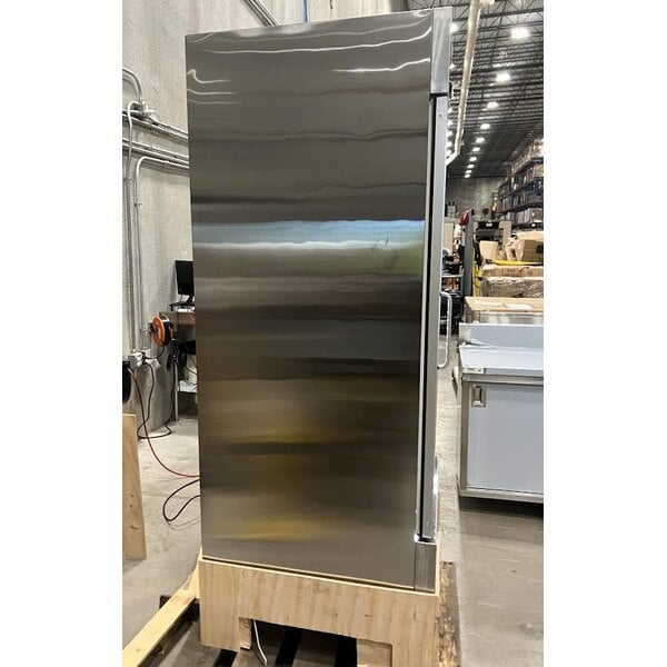 Scratch and Dent Avantco A-23R-G-HC 29" Glass Door Reach-In Refrigerator