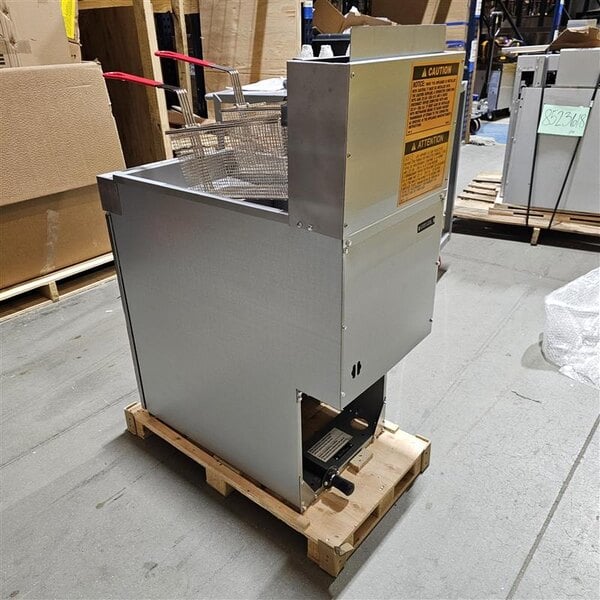 Scratch and Dent Vulcan LG400-1 45-50 lb. Natural Gas Floor Fryer - 120,000 BTU