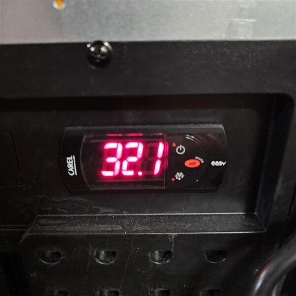 Scratch and Dent Avantco SS-UC-36R-HC 36" Undercounter Refrigerator