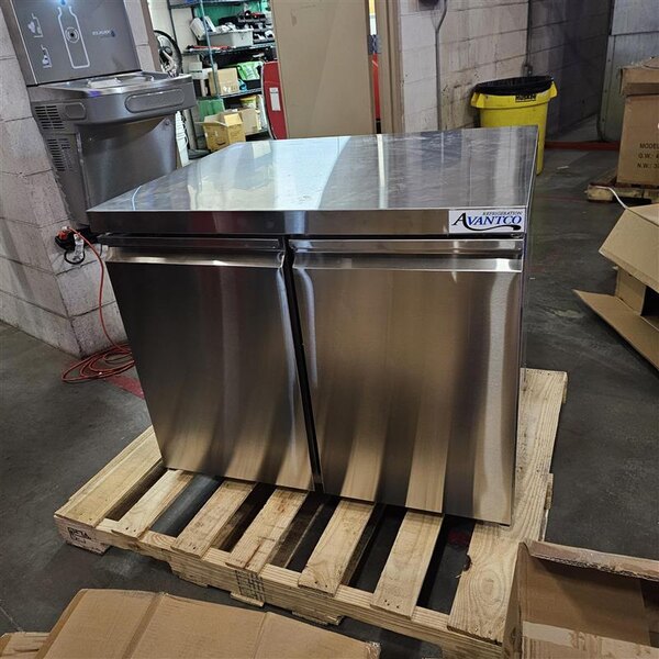 Scratch and Dent Avantco SS-UC-36R-HC 36" Undercounter Refrigerator