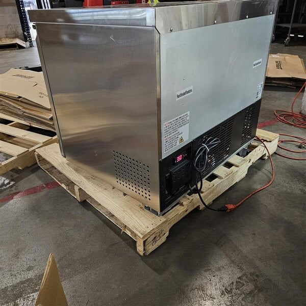 Scratch and Dent Avantco SS-UC-36R-HC 36" Undercounter Refrigerator