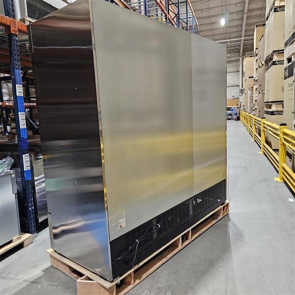 Scratch and Dent Avantco SS-3R-HC 81 5/16" Stainless Steel Solid Door Reach-In Refrigerator