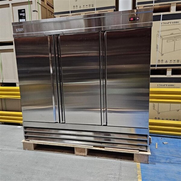 Scratch and Dent Avantco SS-3R-HC 81 5/16" Stainless Steel Solid Door Reach-In Refrigerator