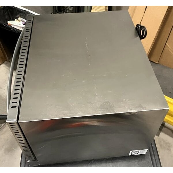 Scratch and Dent Avantco CO-16 Half Size Countertop Convection Oven, 1.5 Cu. Ft. - 120V, 1600W