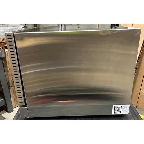 Scratch and Dent Avantco CO-16 Half Size Countertop Convection Oven, 1.5 Cu. Ft. - 120V, 1600W