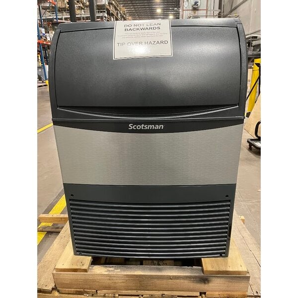 Scratch and Dent Scotsman UN324A-1 24" Air Cooled Undercounter Nugget Ice Machine - 340 lb.