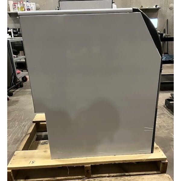Scratch and Dent Scotsman UN324A-1 24" Air Cooled Undercounter Nugget Ice Machine - 340 lb.