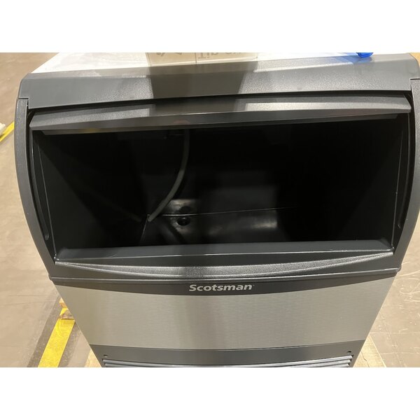Scratch and Dent Scotsman UN324A-1 24" Air Cooled Undercounter Nugget Ice Machine - 340 lb.