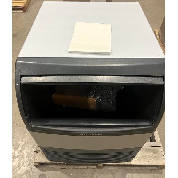 Scratch and Dent Scotsman UN324A-1 24" Air Cooled Undercounter Nugget Ice Machine - 340 lb.
