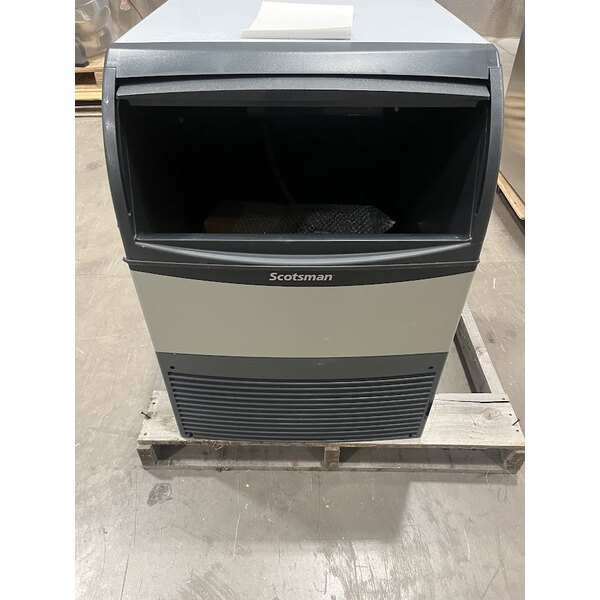 Scratch and Dent Scotsman UN324A-1 24" Air Cooled Undercounter Nugget Ice Machine - 340 lb.