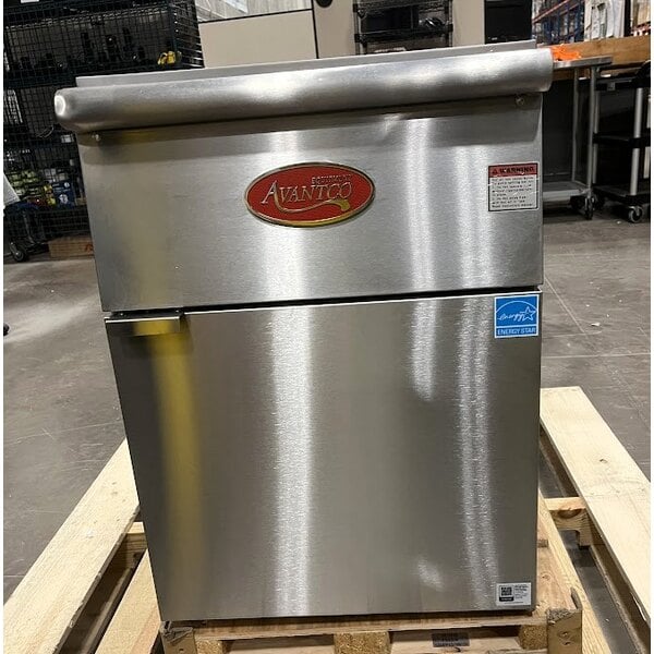 Scratch and Dent Avantco F5-ES-N 65-70 lb. Natural Gas Stainless Steel Floor Fryer - 100,000 BTU