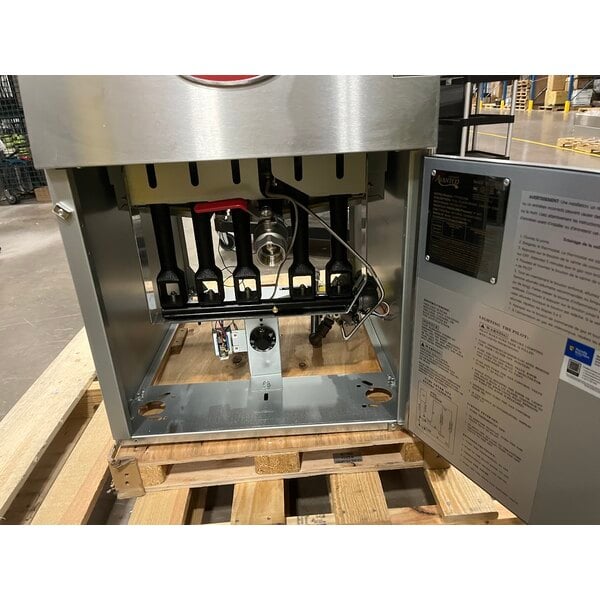 Scratch and Dent Avantco F5-ES-N 65-70 lb. Natural Gas Stainless Steel Floor Fryer - 100,000 BTU