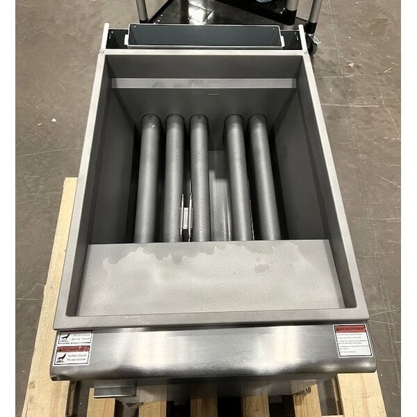 Scratch and Dent Avantco F5-ES-N 65-70 lb. Natural Gas Stainless Steel Floor Fryer - 100,000 BTU