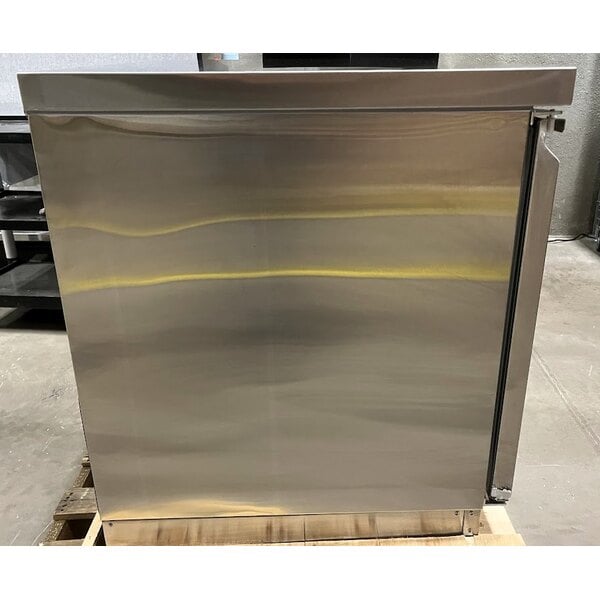 Scratch and Dent Avantco ZUC-36F-HC 36" Front Breathing Undercounter Freezer