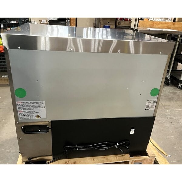 Scratch and Dent Avantco ZUC-36F-HC 36" Front Breathing Undercounter Freezer